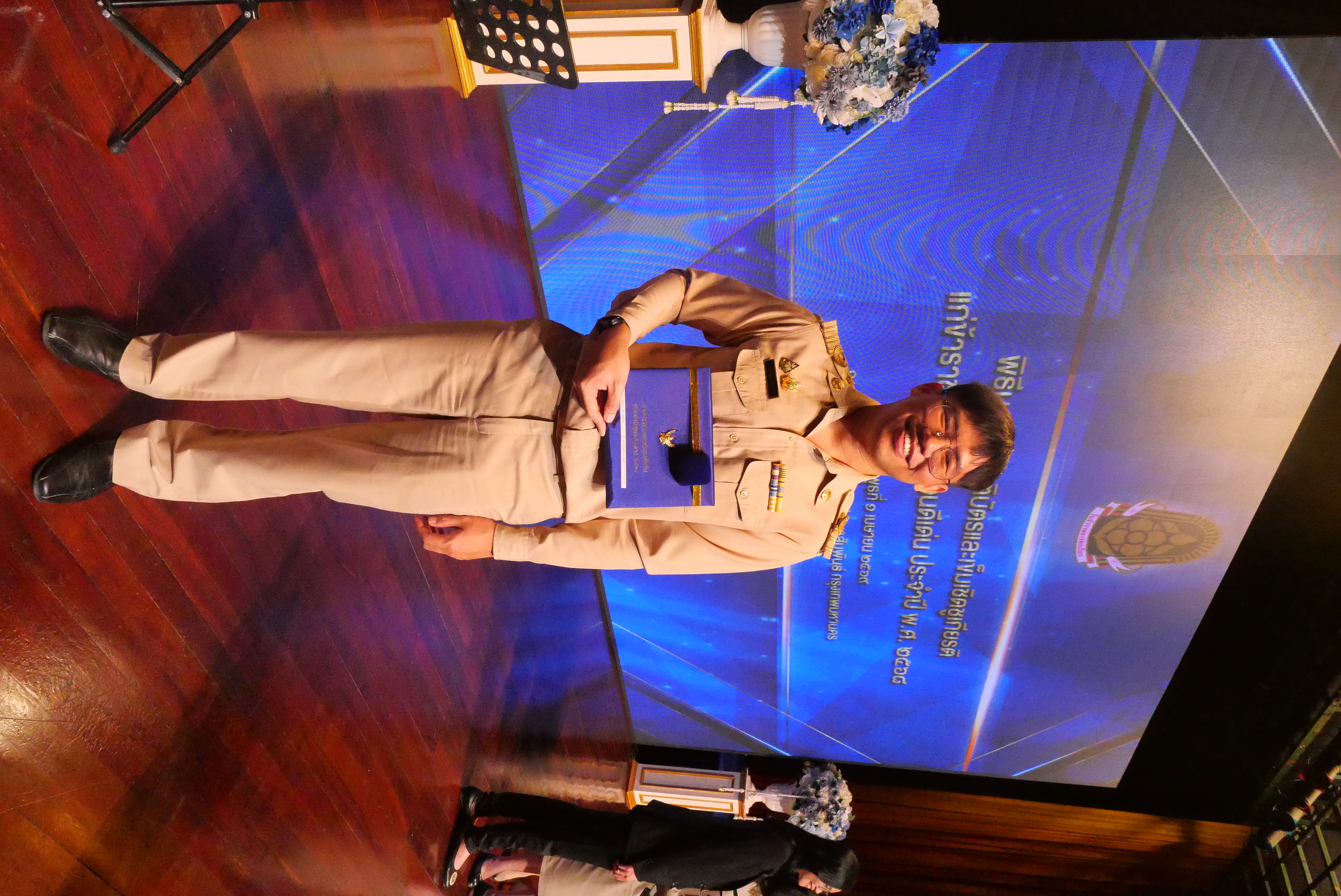 title - ขอแสดงความยินดีแก่ ข้าราชการ ส.ป.ก. เข้ารับมอบเกียรติบัตร ในพิธีมอบเกียรติบัตรและเข็มเชิดชูเกียรติแก่ข้าราชการพลเรือนดีเด่น ประจำปี พ.ศ. 2568 เนื่องในวันข้าราชการพลเรือนประจำปี พ.ศ. 2569 